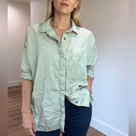 Everlane Relaxed Boyfriend Button Down Shirt in Neutral Sage Green - Size Small - Picture 7 of 8